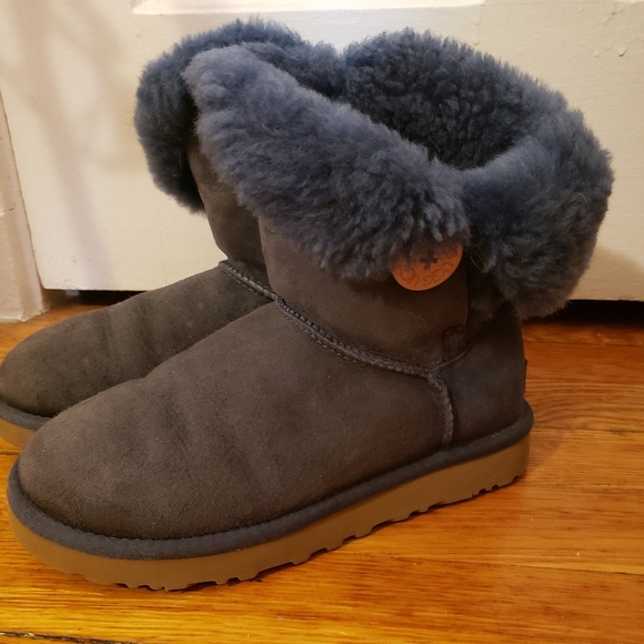 Bailey Button Uggs | Womens 6 | Blue | Great Condition - Picture 3 of 9